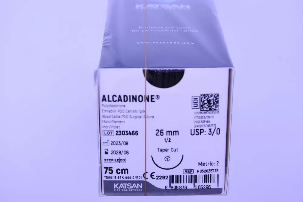 Alcadinone 3/0 75 cm 1/2 26 mm trokár tű