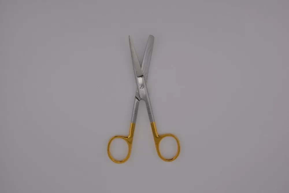 TC Standard olló aranyozott, hegyes/tompa, hajlított 14,5 cm
