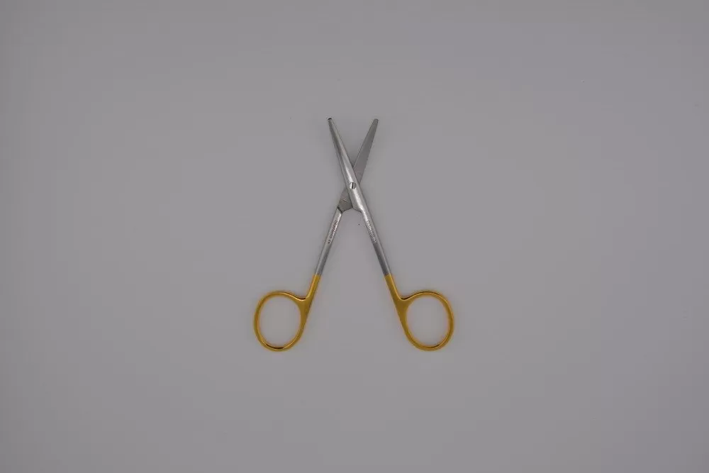 TC Strabismus olló aranyozott, tompa/tompa, hajlított 11 cm