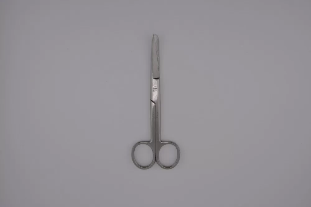 Standard sebészeti olló hegyes/tompa, hajlított 14,5 cm