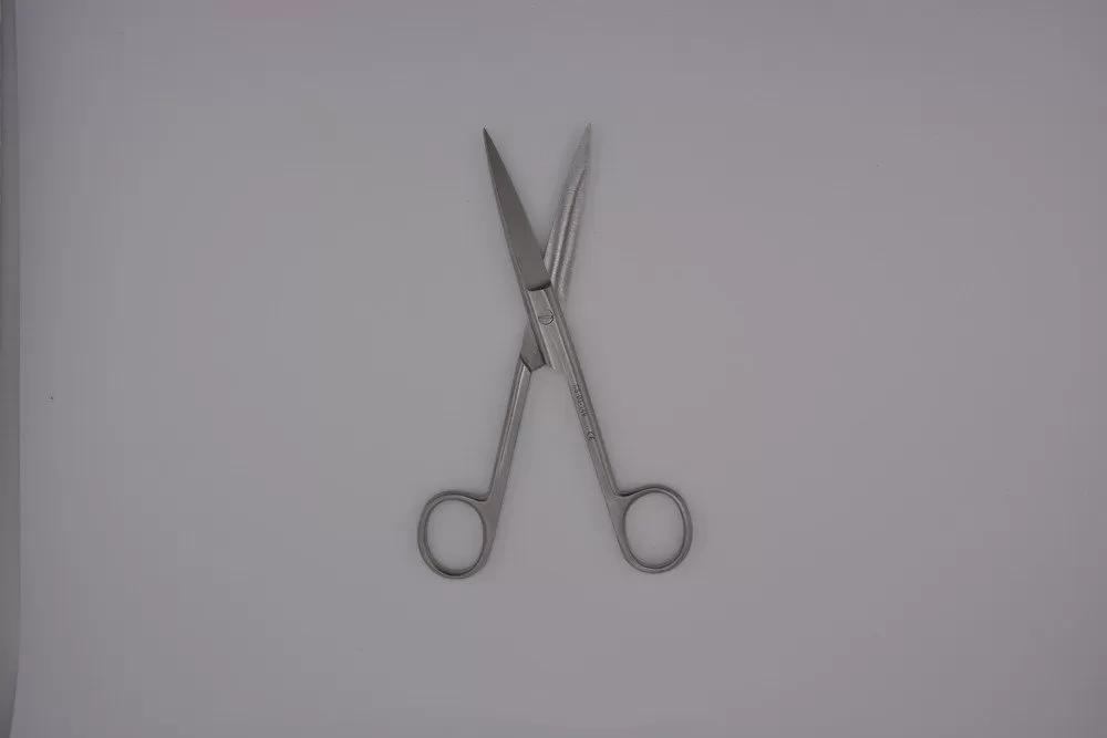 Standard sebészeti olló hegyes/hegyes, egyenes 15 cm