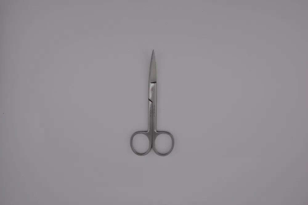 Standard sebészeti olló hegyes/hegyes, hajlított 11,5 cm