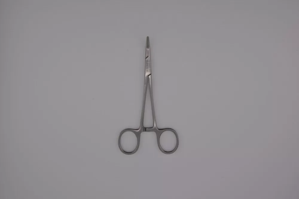 Halsted mosquito fogó, hajlított 12,5 cm