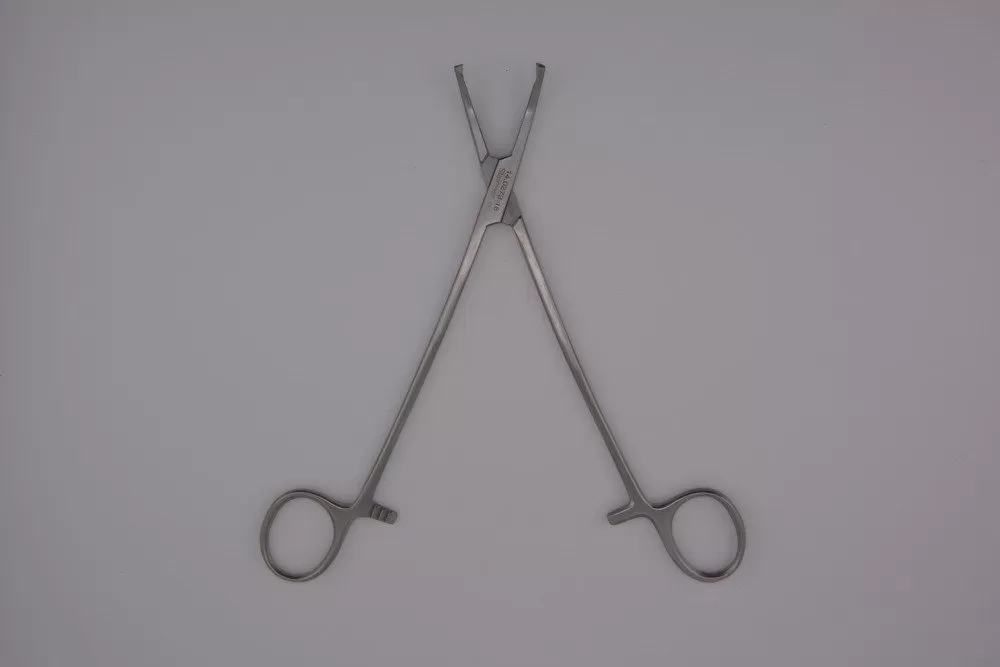 Adson Kocher fogó, 1x2 fogú, hajlított 18,5 cm